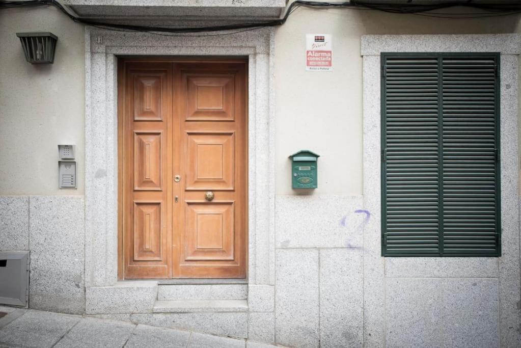 Apartamento En Centro Historico Con Patio Romano San Lorenzo de El Escorial Luaran gambar